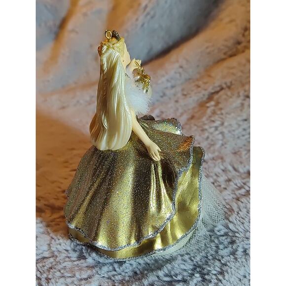 Hallmark Keepsake Ornament 2000 Celebration Barbie - Picture 4 of 5